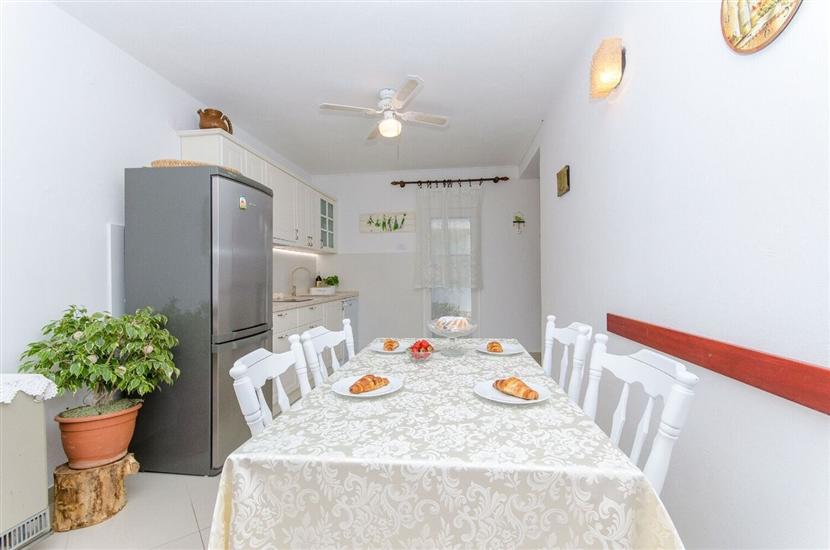 Apartment A1, for 5 persons