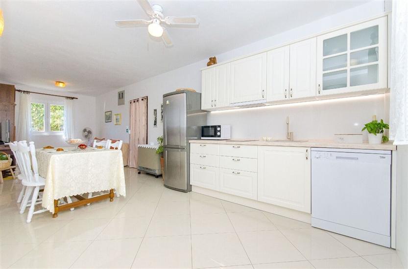 Apartment A1, for 5 persons