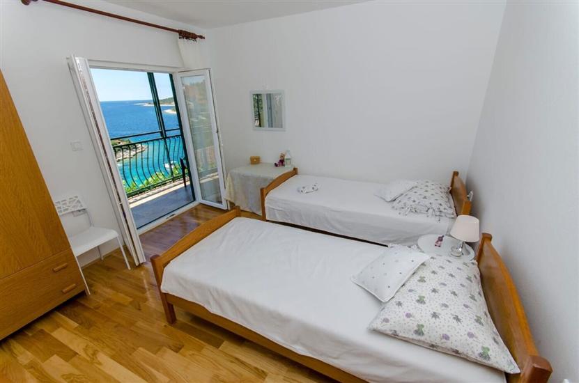 Apartment A1, for 5 persons