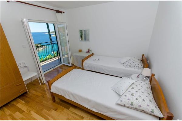 Apartment A1, for 5 persons