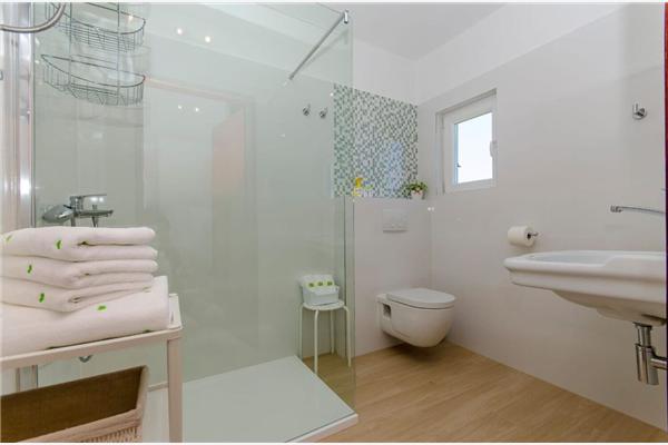 Apartment A1, for 5 persons