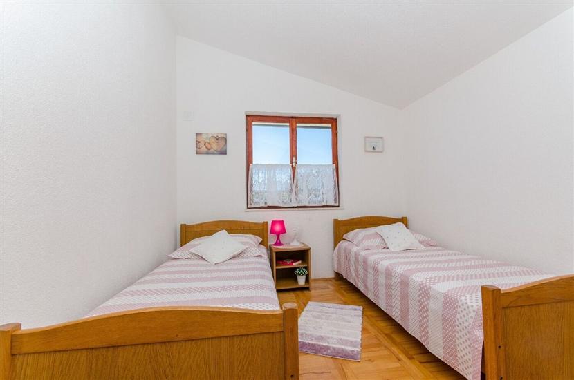 Apartment A2, for 5 persons