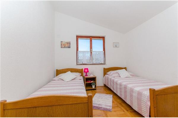 Apartment A2, for 5 persons