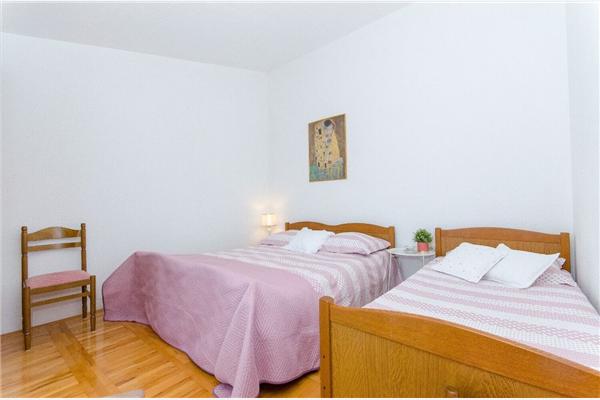 Apartment A2, for 5 persons