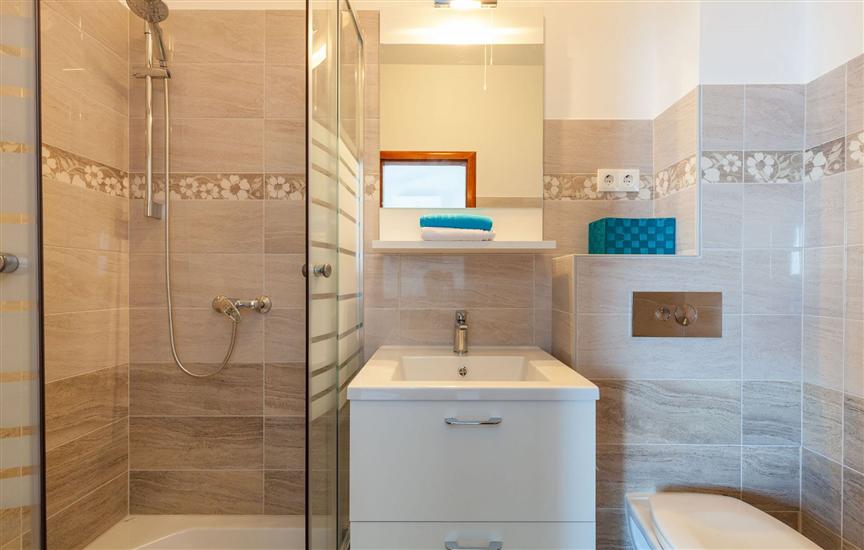 Apartment A7, for 6 persons