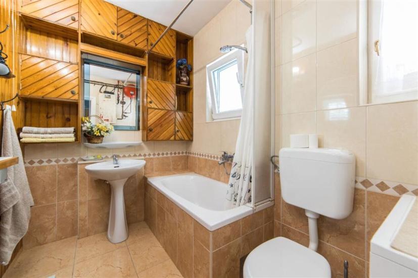 Apartment A1, for 6 persons