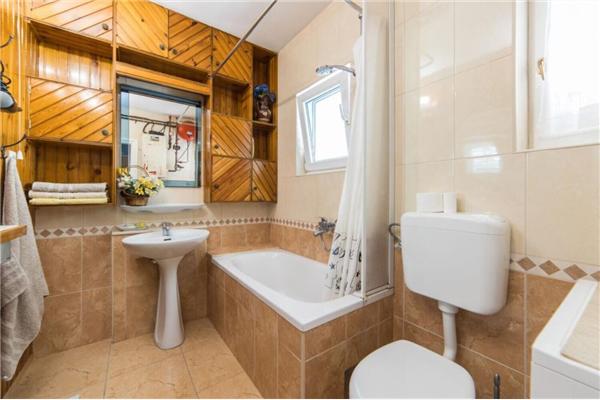 Apartment A1, for 6 persons