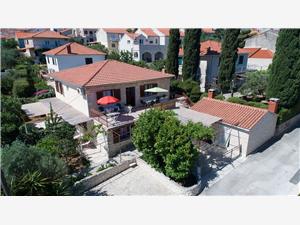 Apartment Middle Dalmatian islands,BookSmiljaFrom 129 €