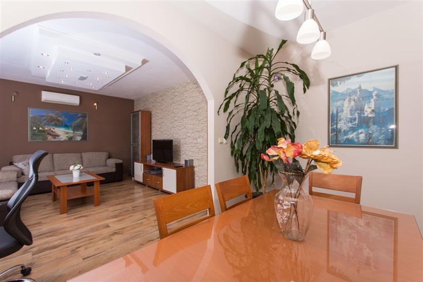 Apartment A1, for 6 persons