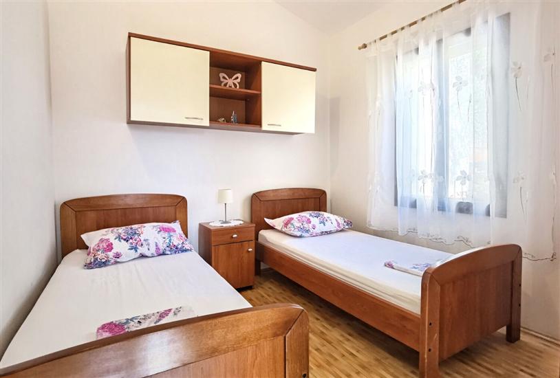 Apartment A1, for 5 persons