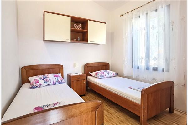 Apartment A1, for 5 persons