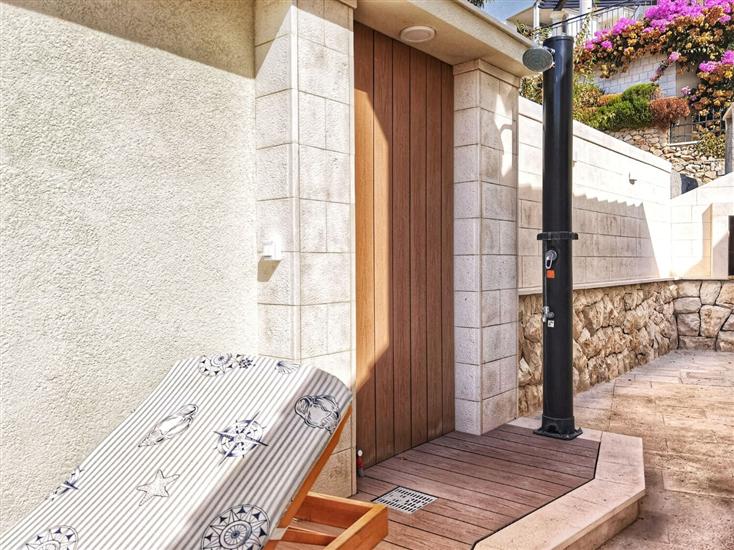 Apartment A2, for 5 persons