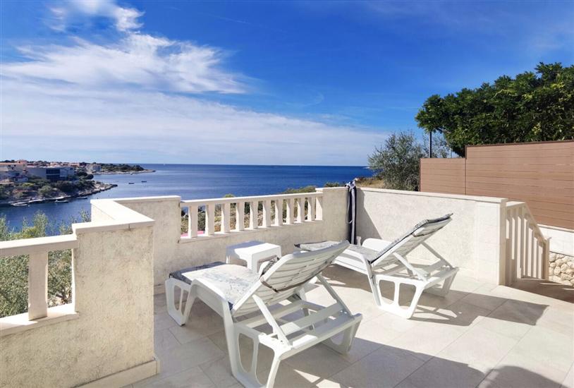 Apartment A2, for 5 persons