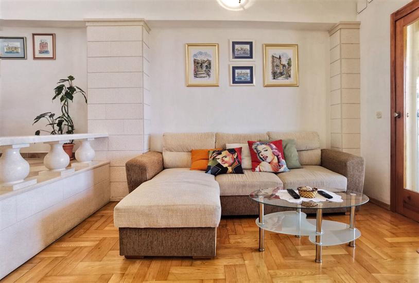 Apartment A2, for 5 persons