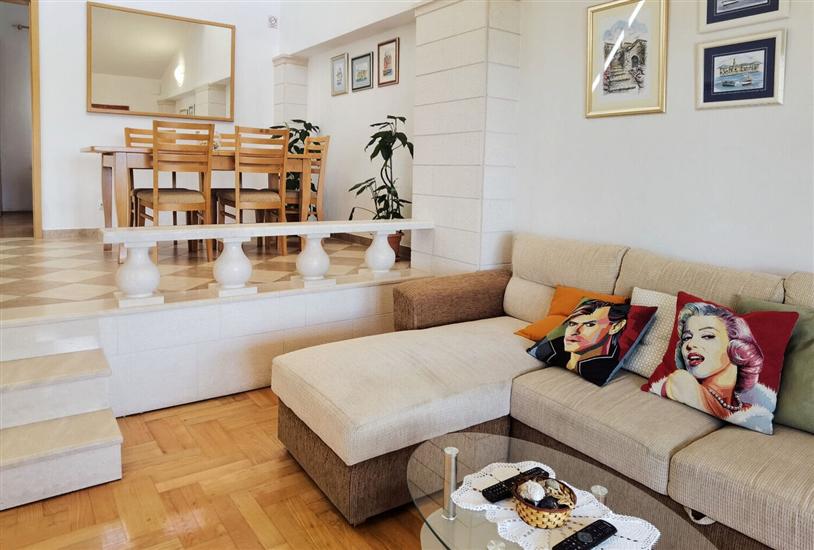 Apartment A2, for 5 persons