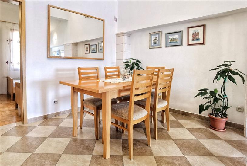 Apartment A2, for 5 persons