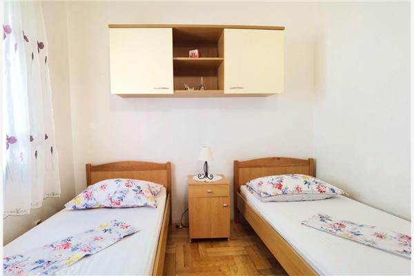 Apartment A2, for 5 persons