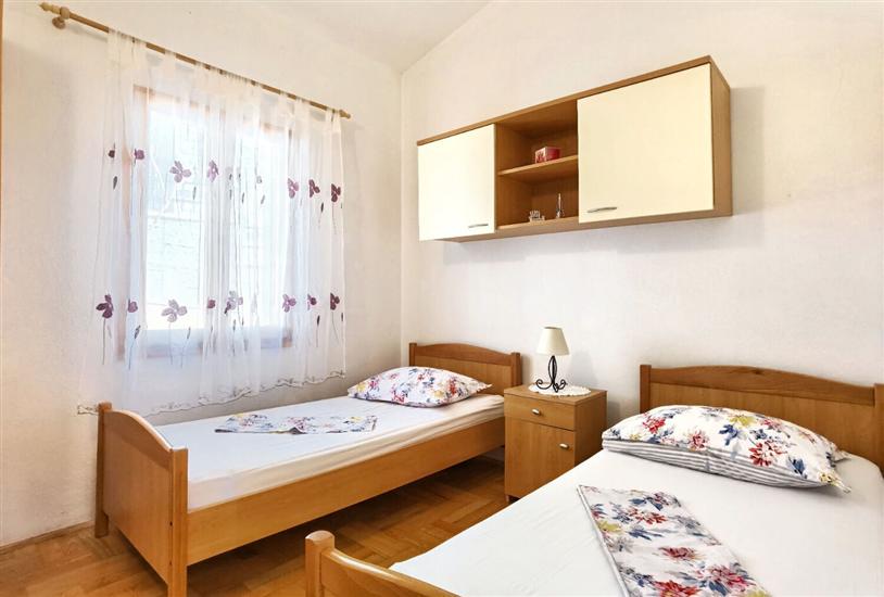 Apartment A2, for 5 persons