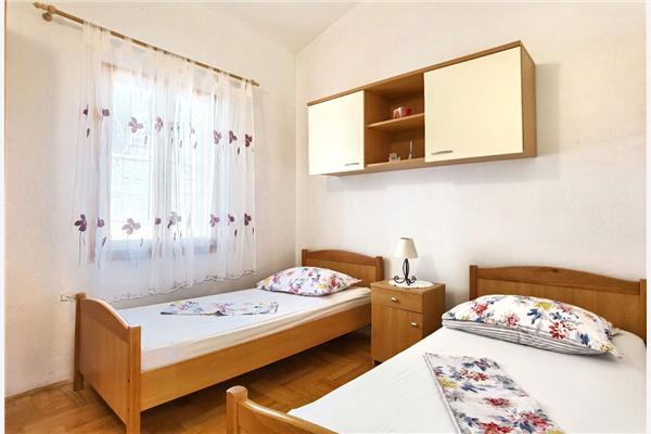 Apartment A2, for 5 persons