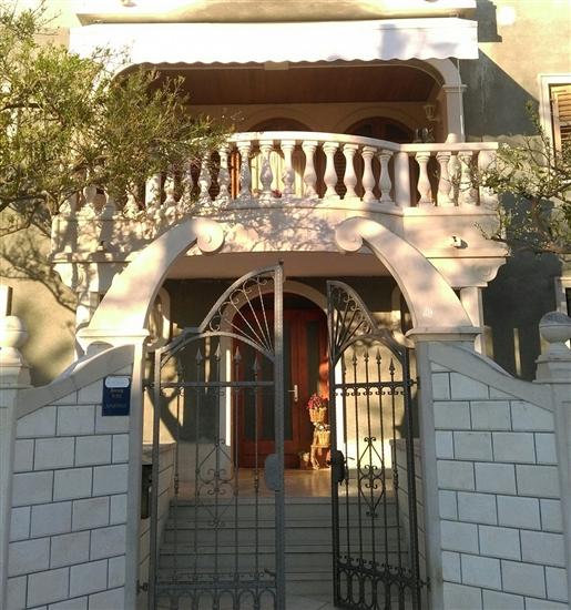 Apartments and Room Rest