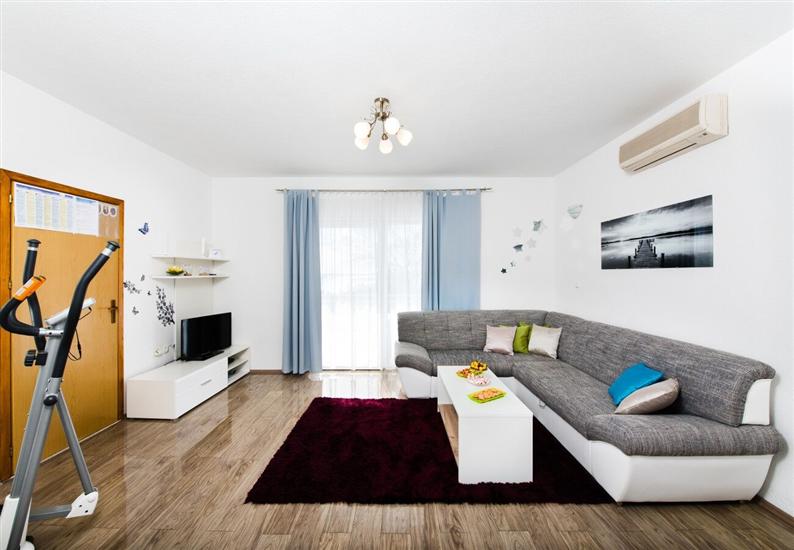 Apartment A1, for 8 persons