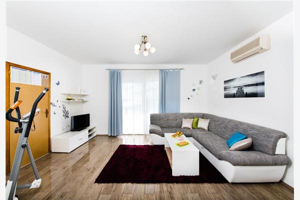Apartment A1, for 8 persons