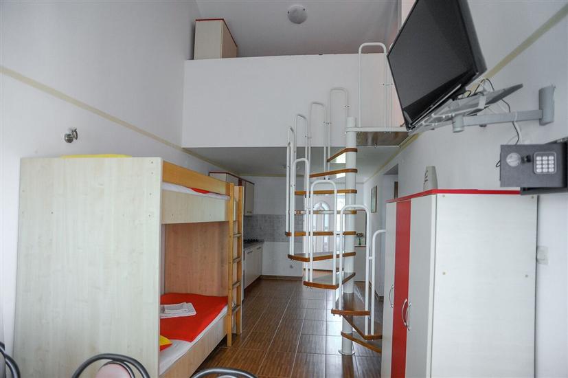Apartment A9, for 10 persons