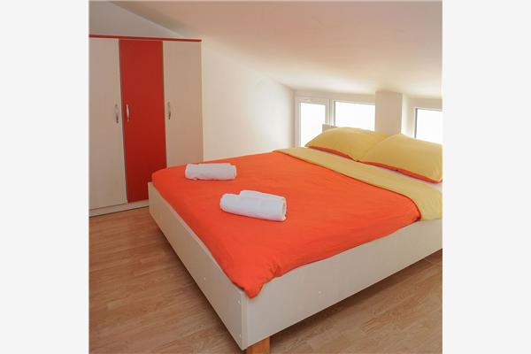 Apartment A9, for 10 persons