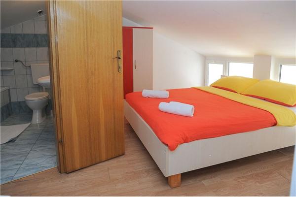 Apartment A9, for 10 persons