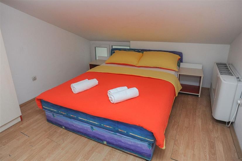 Apartment A9, for 10 persons