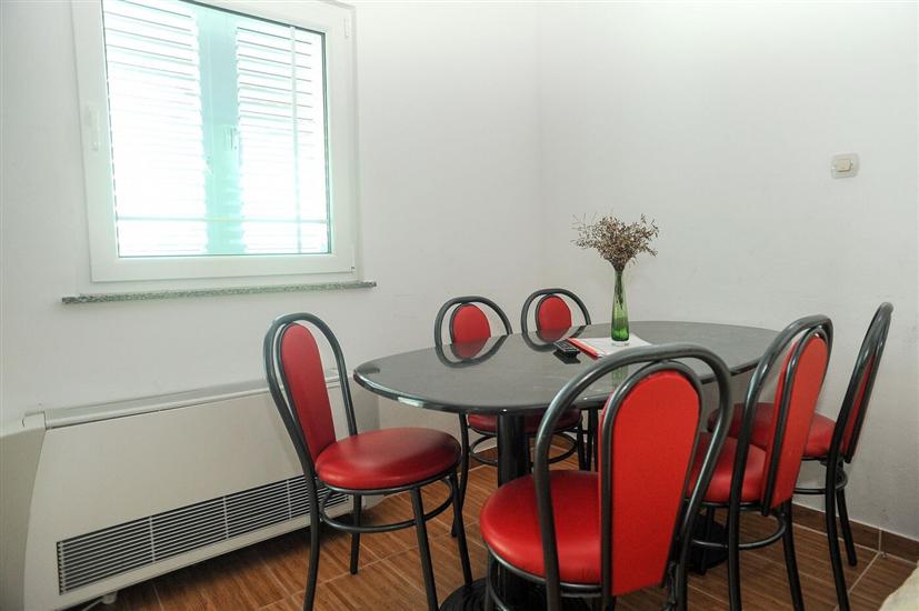 Apartment A10, for 6 persons