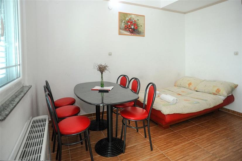 Apartment A10, for 6 persons