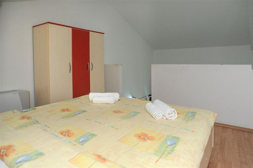 Apartment A10, for 6 persons