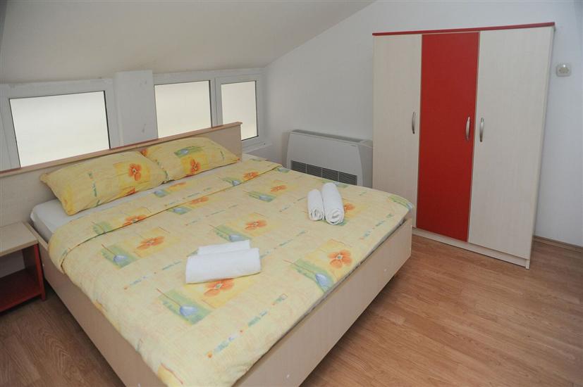 Apartment A10, for 6 persons