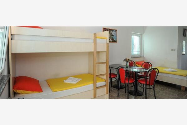 Apartment A12, for 5 persons