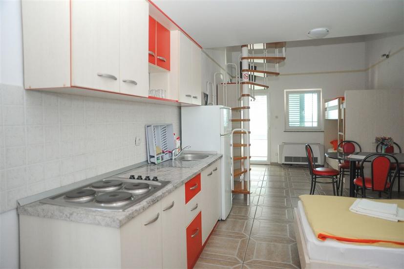 Apartment A12, for 5 persons