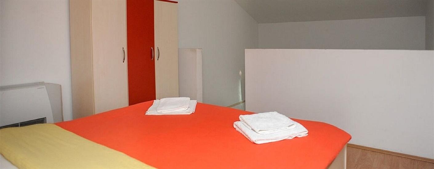 Apartment A12, for 5 persons