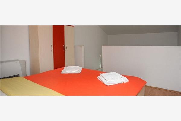 Apartment A12, for 5 persons