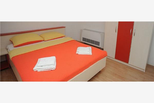 Apartment A12, for 5 persons