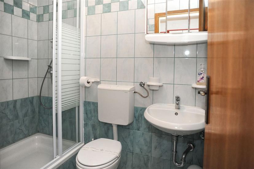 Apartment A12, for 5 persons