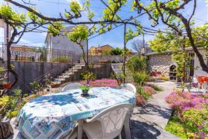 Apartment - Cres - island Cres