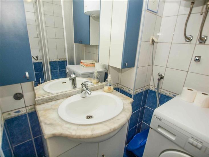 Apartment A5, for 5 persons