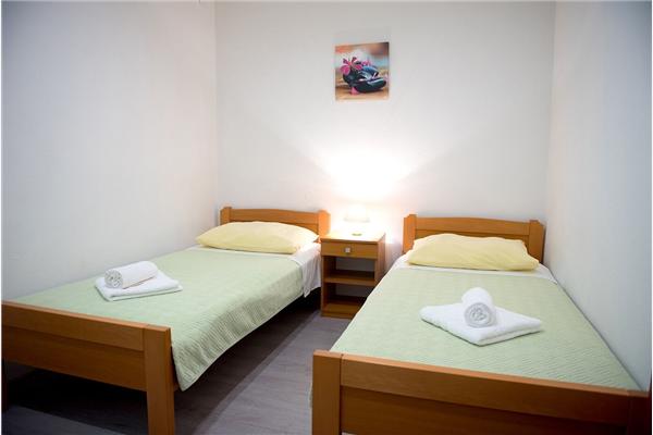 Room S3, for 2 persons