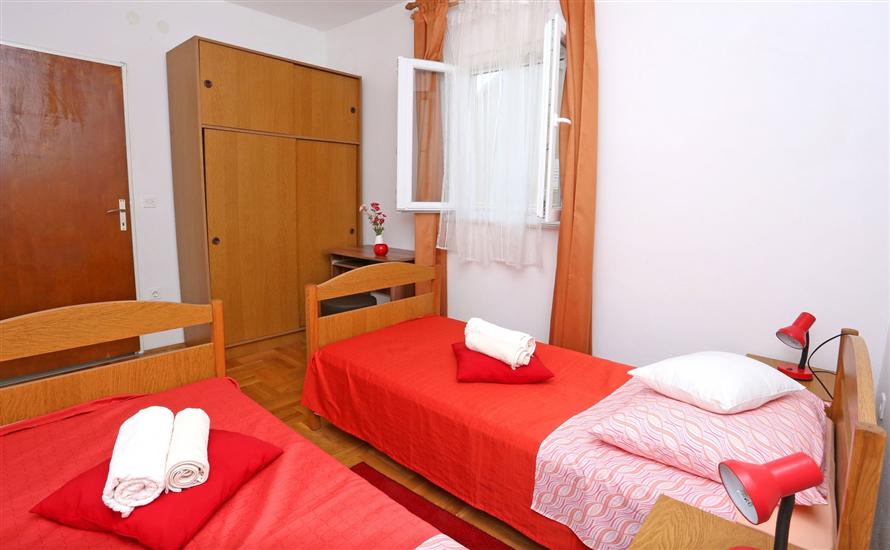 Apartment A1, for 5 persons