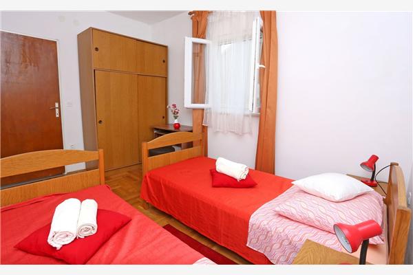 Apartment A1, for 5 persons