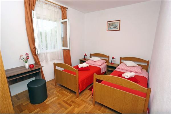 Apartment A1, for 5 persons
