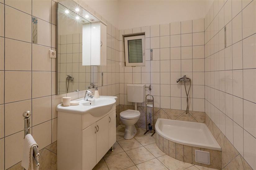 Apartment A5, for 5 persons