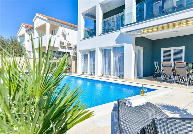 Apartments Sunny by the Sea