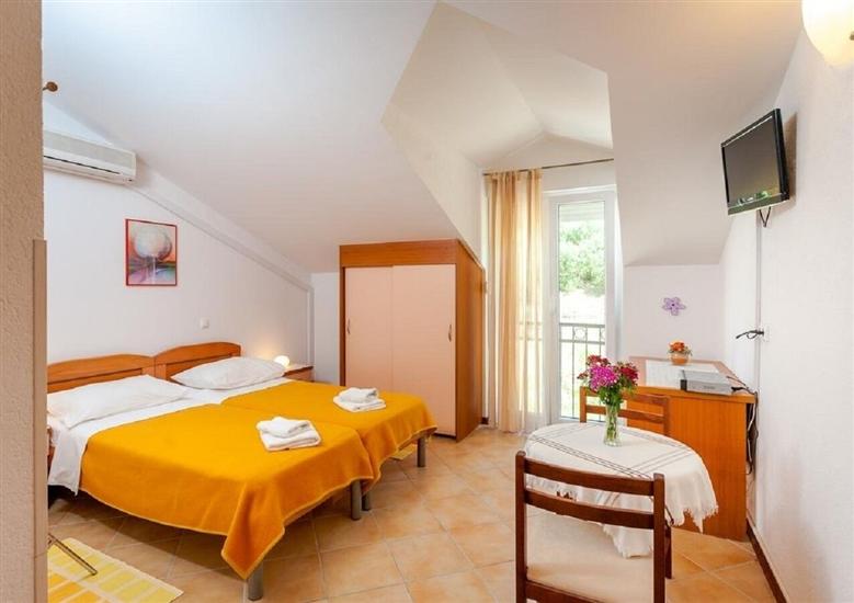 Room S5, for 2 persons