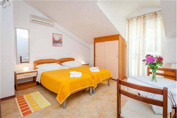 Room S5, for 2 persons